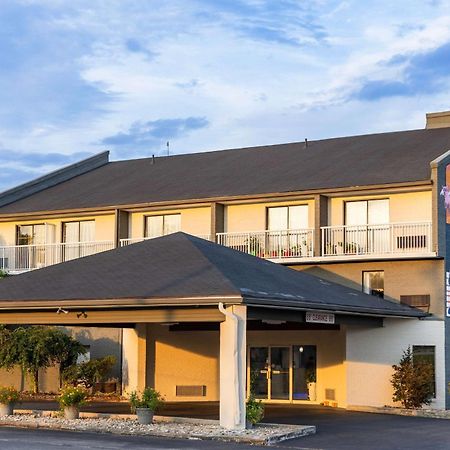 Days Inn By Wyndham Cincinnati East Cherry Grove Exterior photo