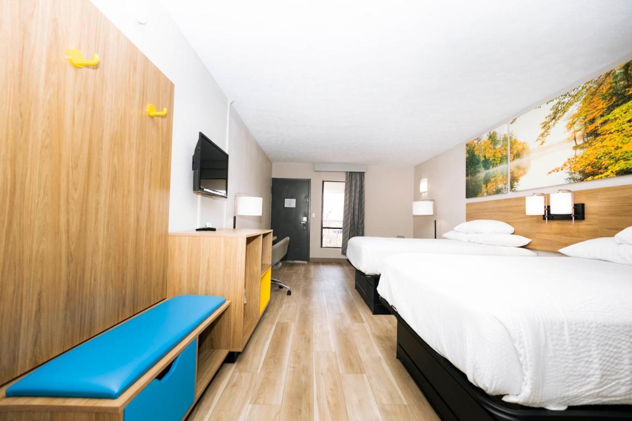 Days Inn By Wyndham Cincinnati East Cherry Grove Exterior photo