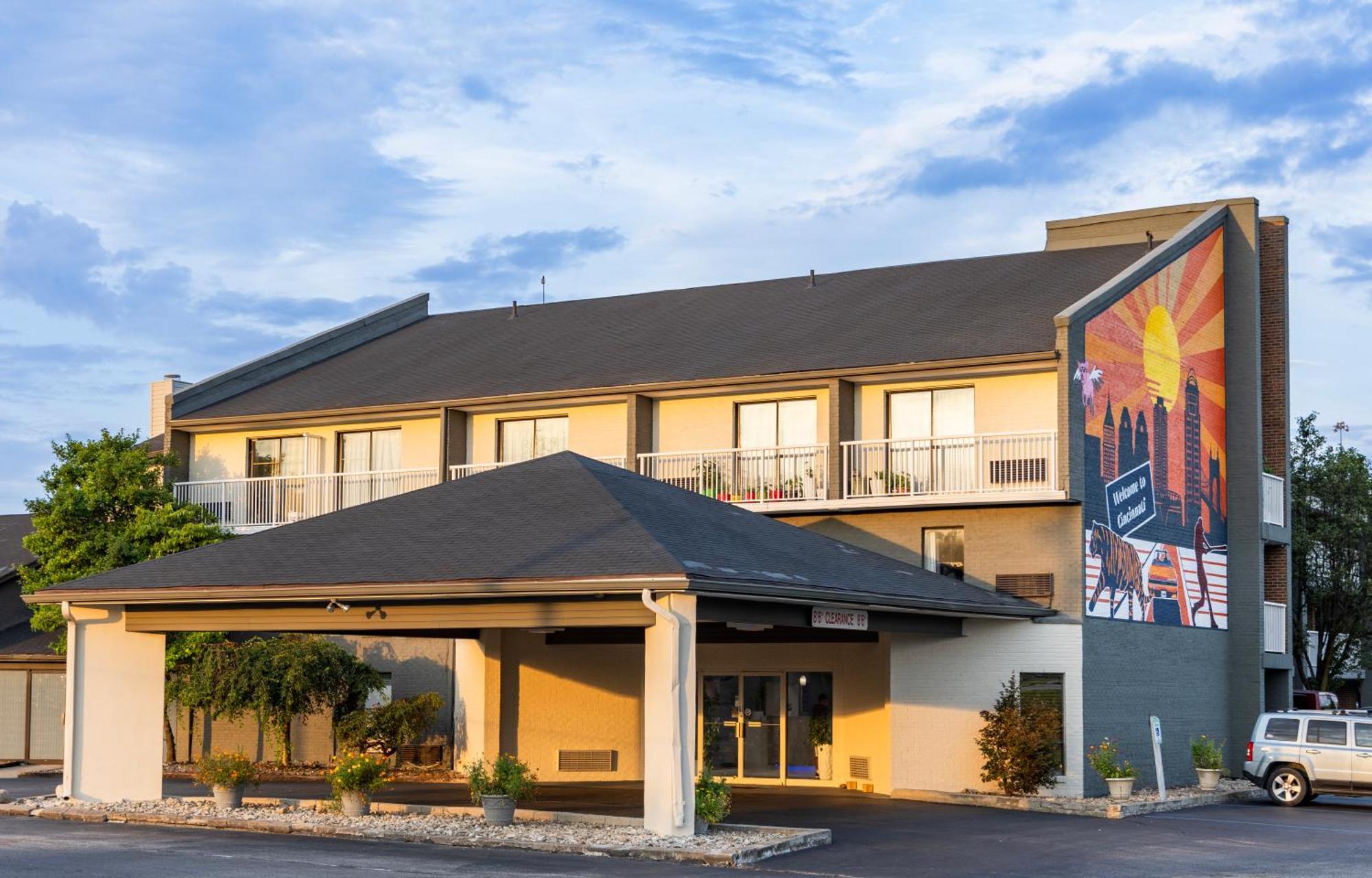 Days Inn By Wyndham Cincinnati East Cherry Grove Exterior photo