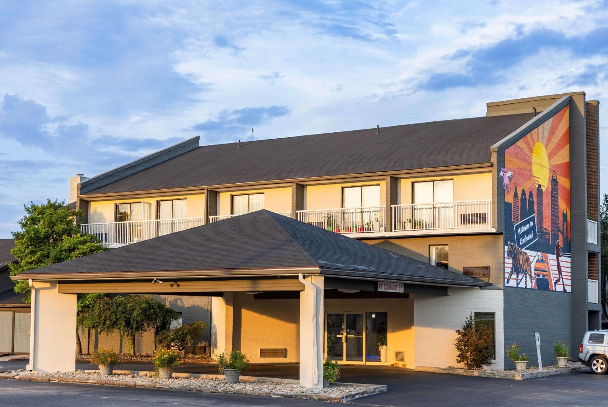 Days Inn By Wyndham Cincinnati East Cherry Grove Exterior photo