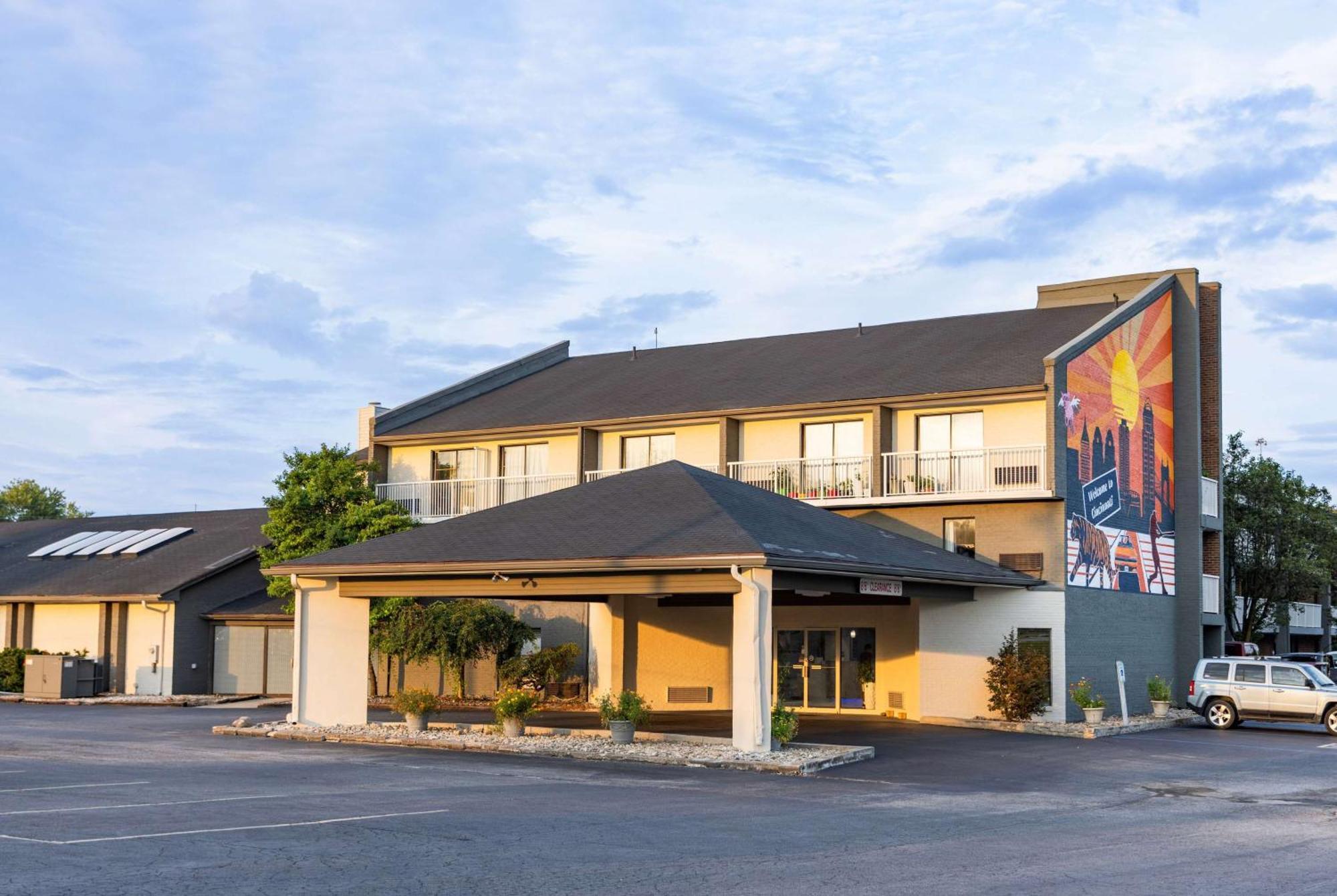 Days Inn By Wyndham Cincinnati East Cherry Grove Exterior photo